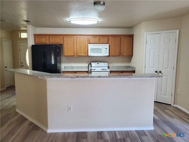 Building Photo - 3413 Rob Roy St