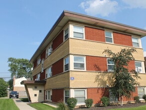 Building Photo - 9651 S Pulaski Rd