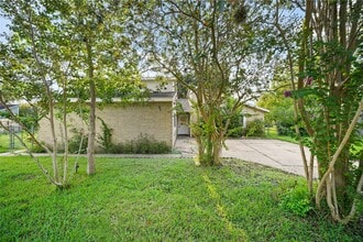 Building Photo - 1606 Stone Lake Dr