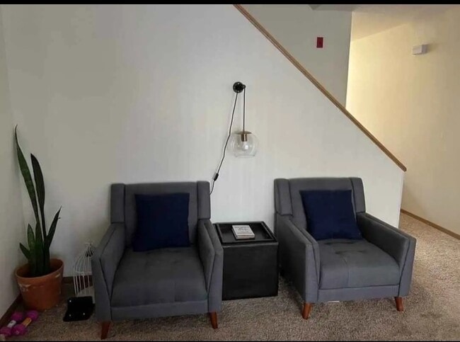 Foto del edificio - 2425 Bostrom Ct