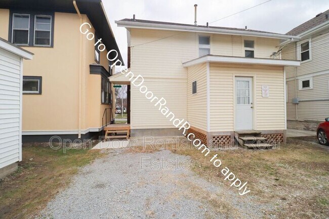 Building Photo - 919 Rivermet Ave