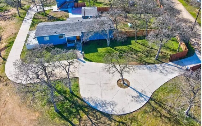 Building Photo - 221 Dack Way