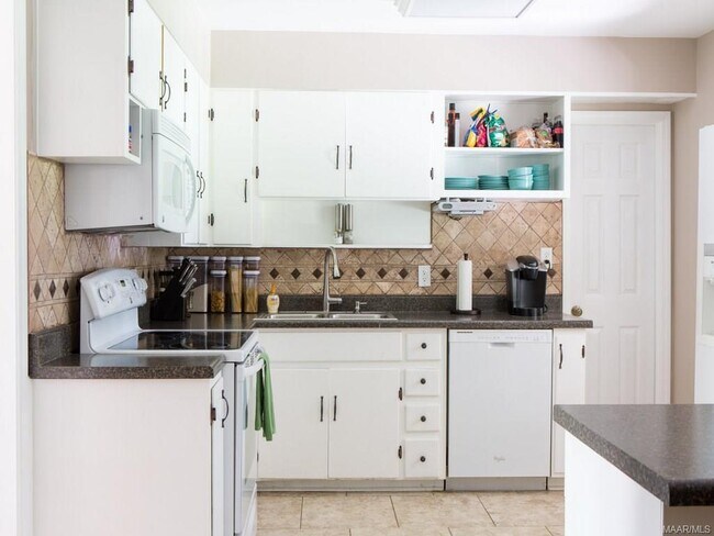 Foto del edificio - Adorable 3 bedroom/1 Bath in Forest Hills!