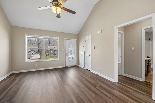 Building Photo - Three Bedroom in Autumn Creek!