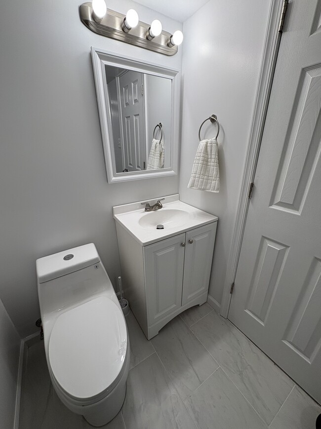 Building Photo - 8508 Laurel Oak Dr