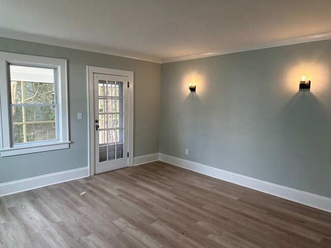 Building Photo - Beautifully Remodeled 4-bedroom Cape Cod -...