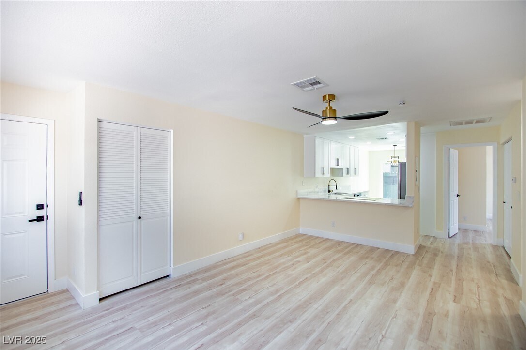 Foto principal - 208 N Bruce St
