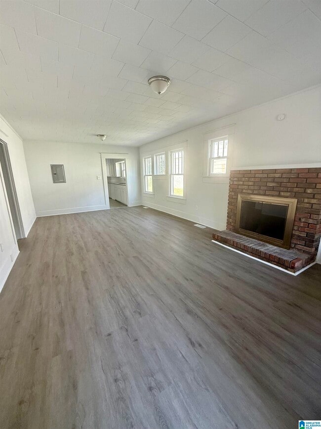 Building Photo - 1736 Mountain Dr