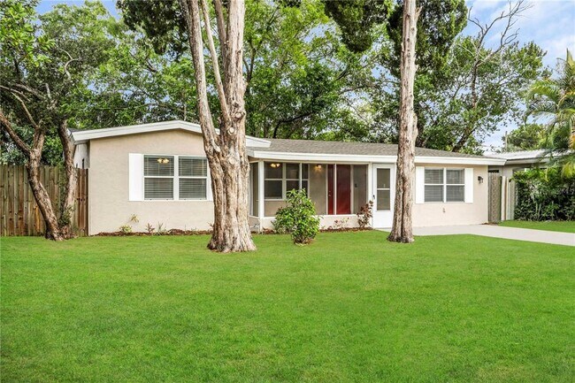 Building Photo - 215 Emerald Ln