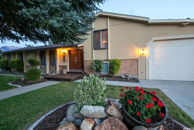 Photo - 798 E 8600 S (Sandy, UT) House