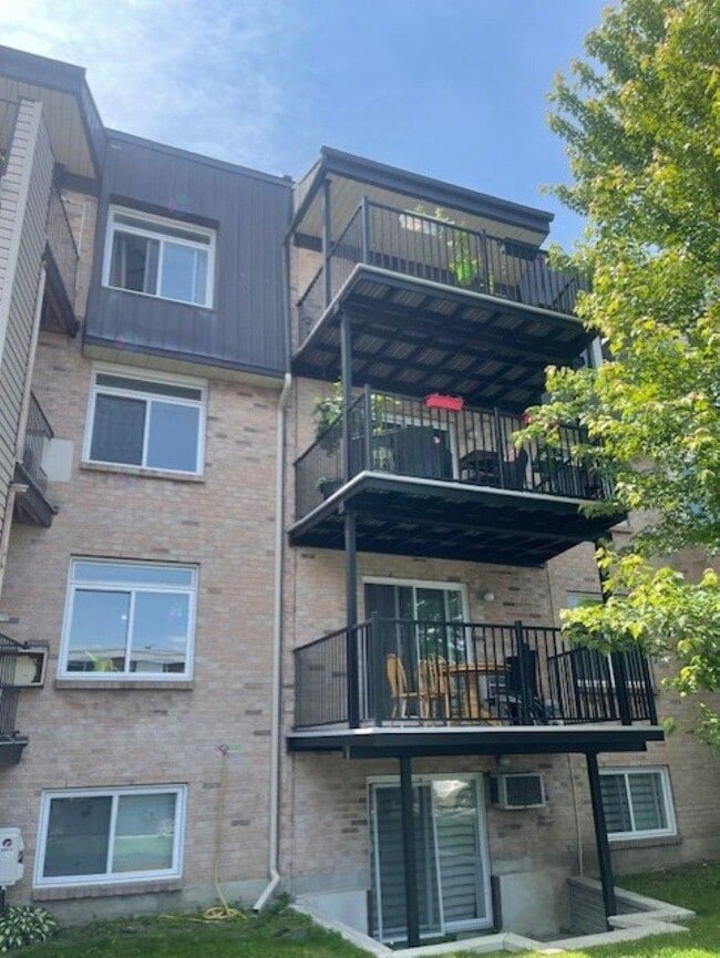 Building Photo - 185 Rue Mutchmore