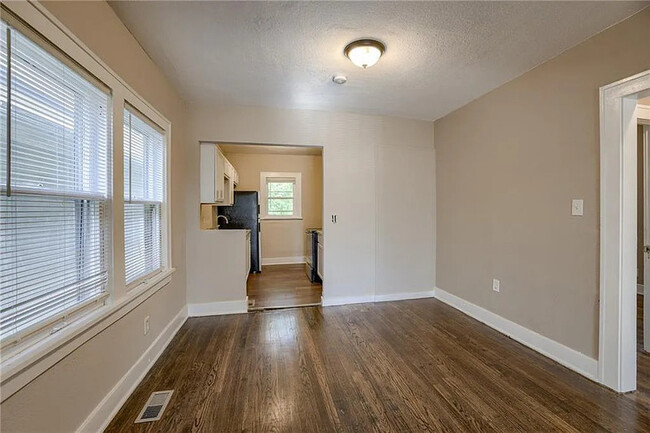 Foto del edificio - 4010 Woodland Ave