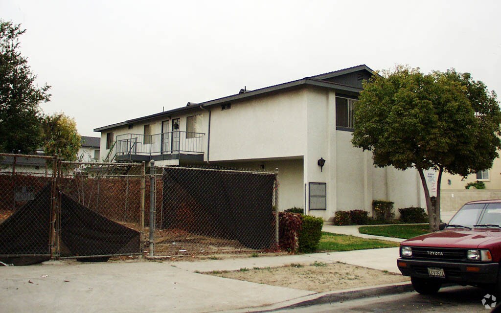 Alternate view - 7861 First St