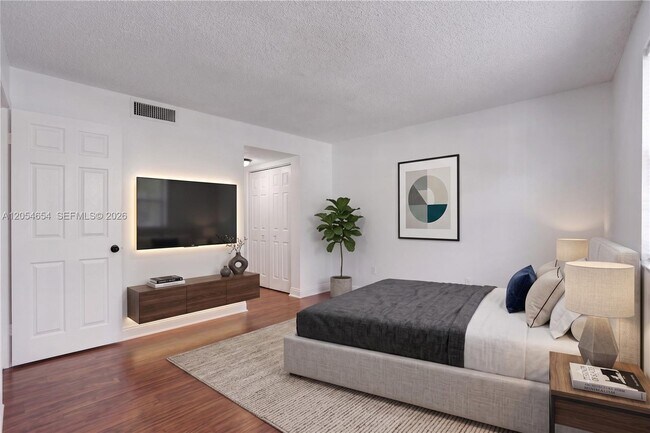 Building Photo - 4205 N University Dr