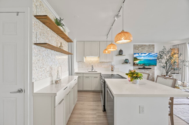 Building Photo - 320 Lili?uokalani Ave