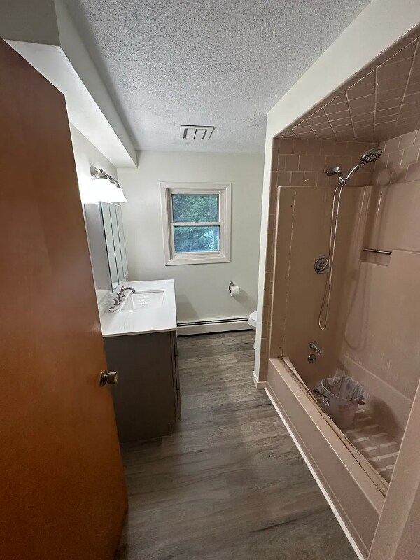 Building Photo - 253 Elm St