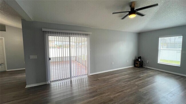 Foto del edificio - 485 Martigues Dr