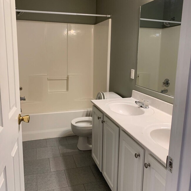Building Photo - Tavern Grove Townhome in Campbell County