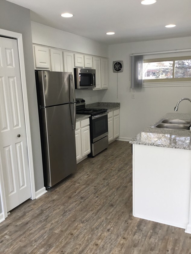 Eton Square Apartments & Townhomes Apartments in Birmingham, MI