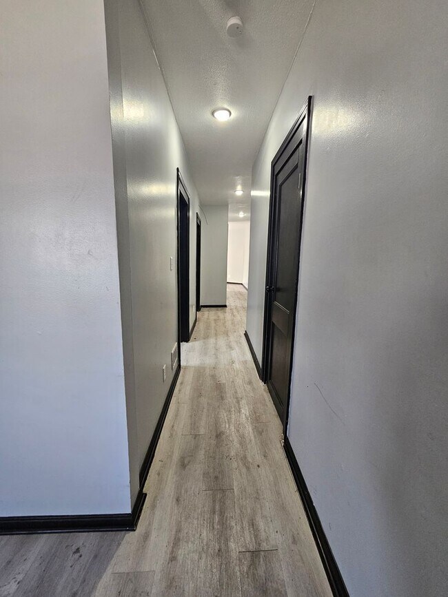 Foto del edificio - 6100 Hough Ave