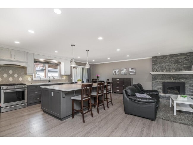 Photo du bâtiment - 19934-1945A 45a Ave