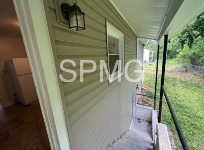 Building Photo - 2321 Catawba Valley Dr