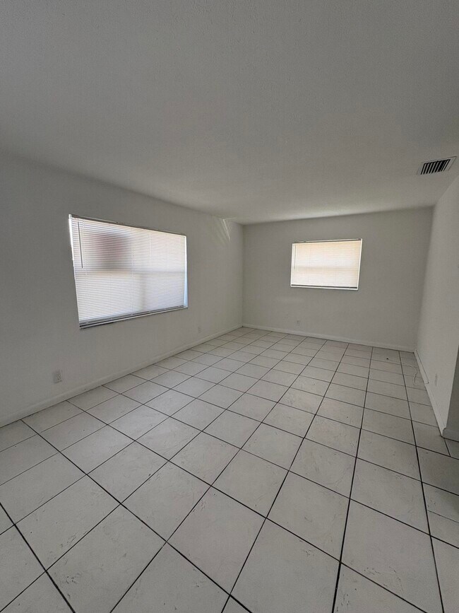 Foto del edificio - 4031 NW 30th Terrace