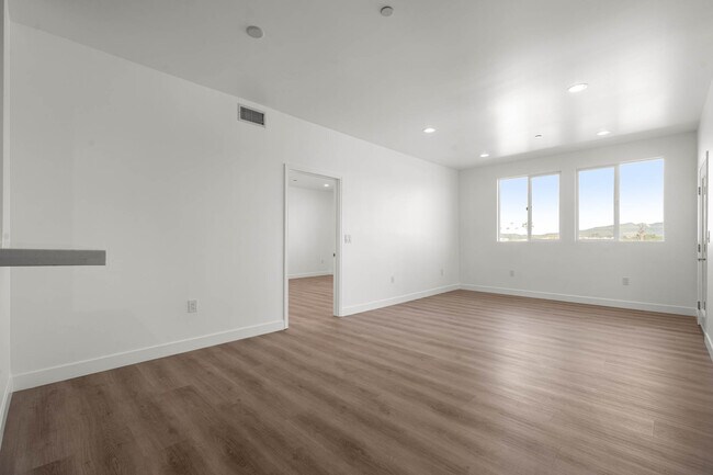 Foto del edificio - 8248 Sepulveda Pl