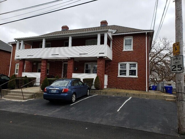 Building Photo - 16 Dickinson Ave