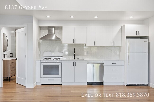 Foto del edificio - 8137 Geyser Ave