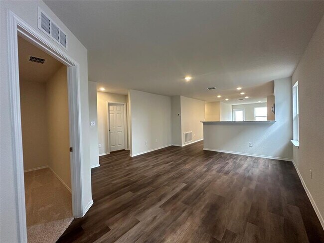 Foto del edificio - "Charming 3-Bedroom Oasis with 2 Full Baths in New Braunfels – Spacious 1512 Sq Ft Home Awaits!"