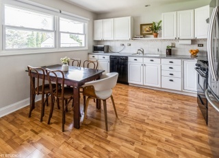 Kitchen - 407 N Wilke Rd