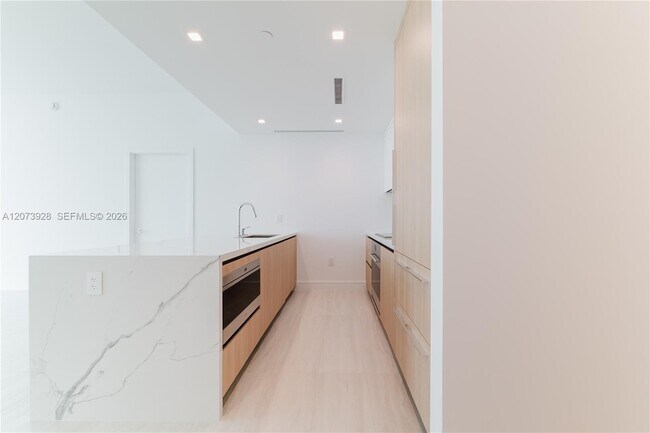 Foto del edificio - 2411 Laguna Cir