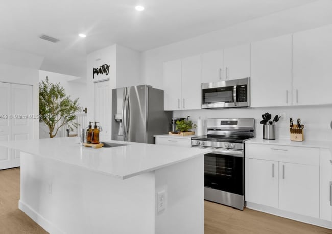 Building Photo - 2444 SE 24th Ave