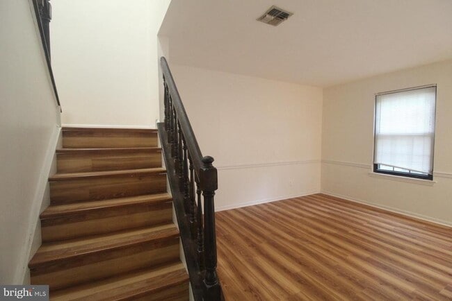 Foto del edificio - 19 Francis Ct