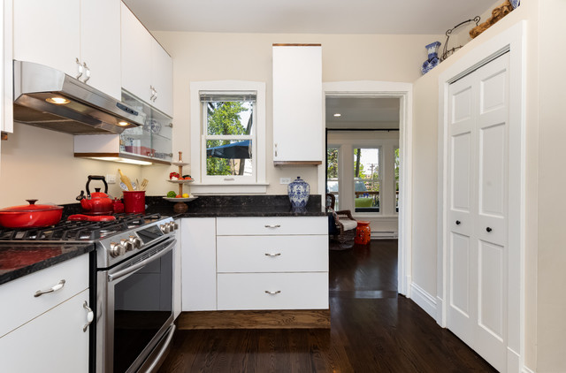 Building Photo - 556 Hillside Ave