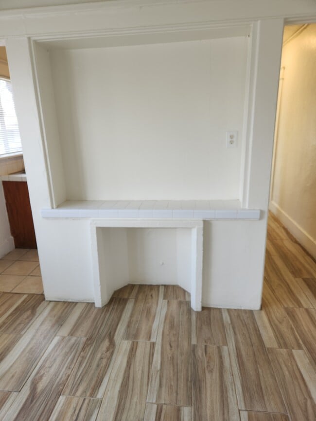 Livingroom - 826 E 10th St
