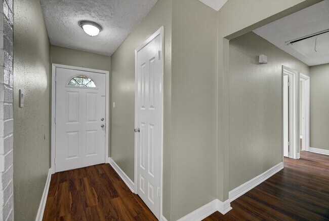 Foto del edificio - 6315 Rustygate Dr