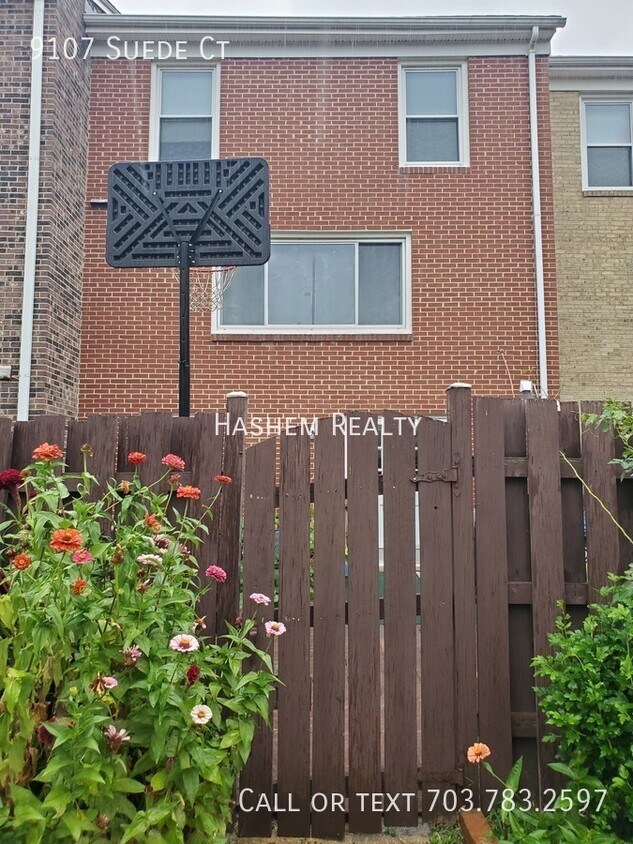 Primary Photo - Spacious 1 Bedroom Basement Rental with Pr...