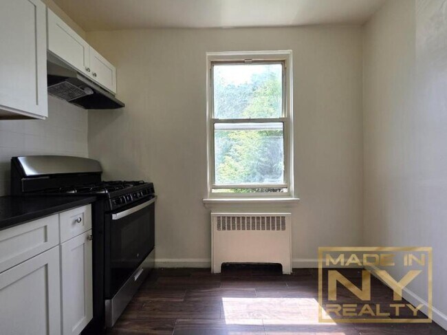 Foto del edificio - 2 bedroom in BAYSIDE NY 11361