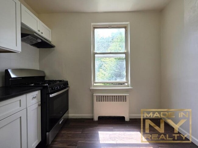 Building Photo - 2 bedroom in BAYSIDE NY 11361