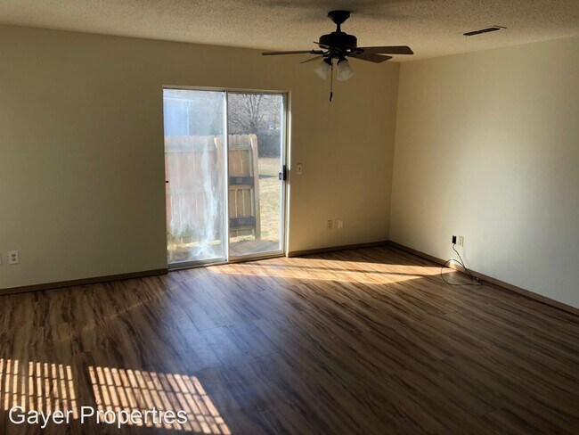 Foto del edificio - 2 br, 2 bath House - 1684 Linda Jo Pl