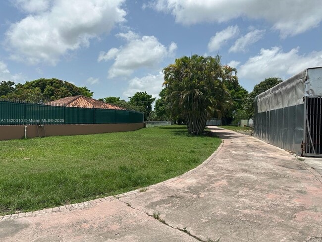 Building Photo - 17625 SW 160th Ave