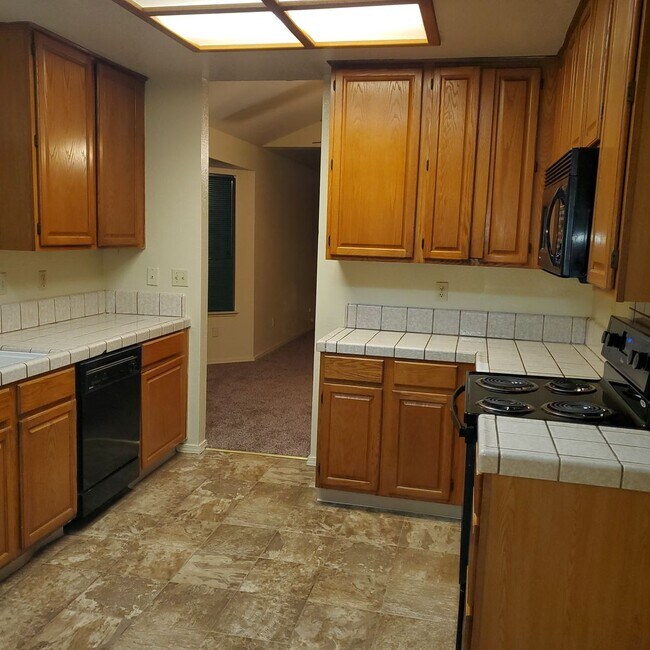 Foto del edificio - COLLEGEVIEW DRIVE ~ Near College  3 bedroo...