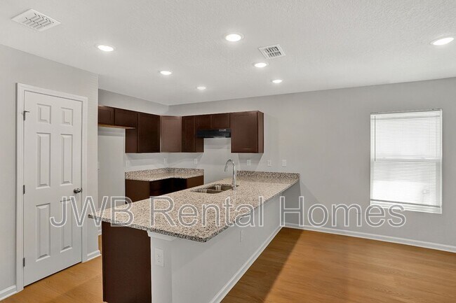 Building Photo - 1731 W 9th St