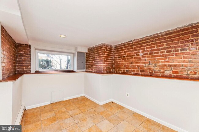 Building Photo - 1332 Girard St NW