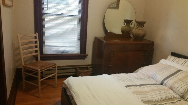 Building Photo - 1318 Monroe St NE