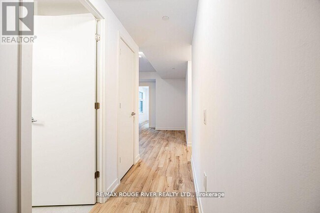 Photo du bâtiment - 7439 Kingston Rd