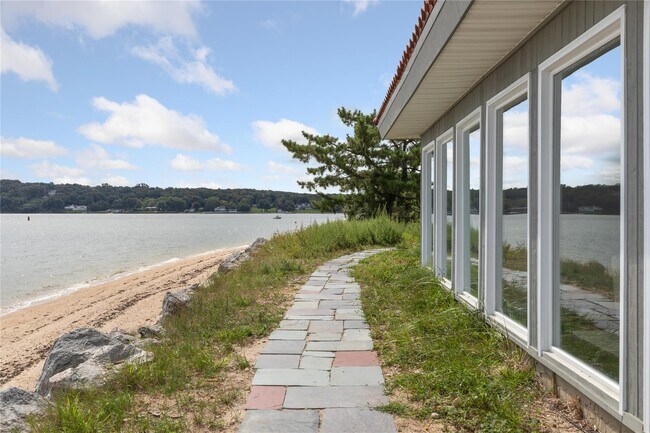 Foto del edificio - 333 Centre Island Rd