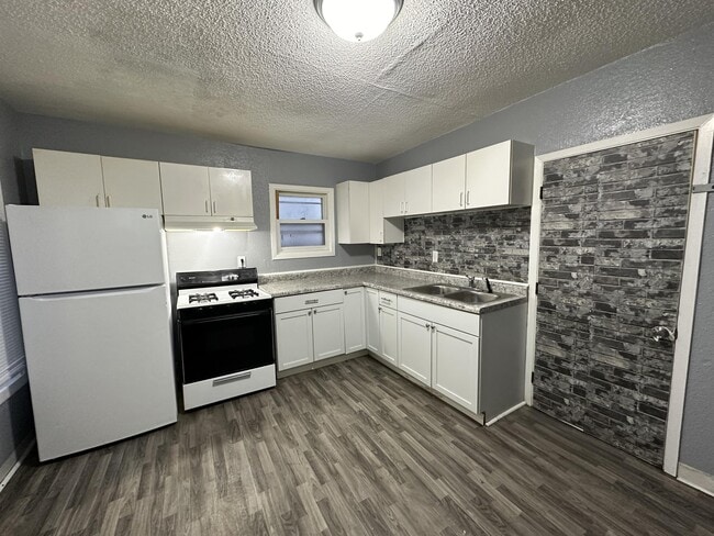 Building Photo - 820 Blake St